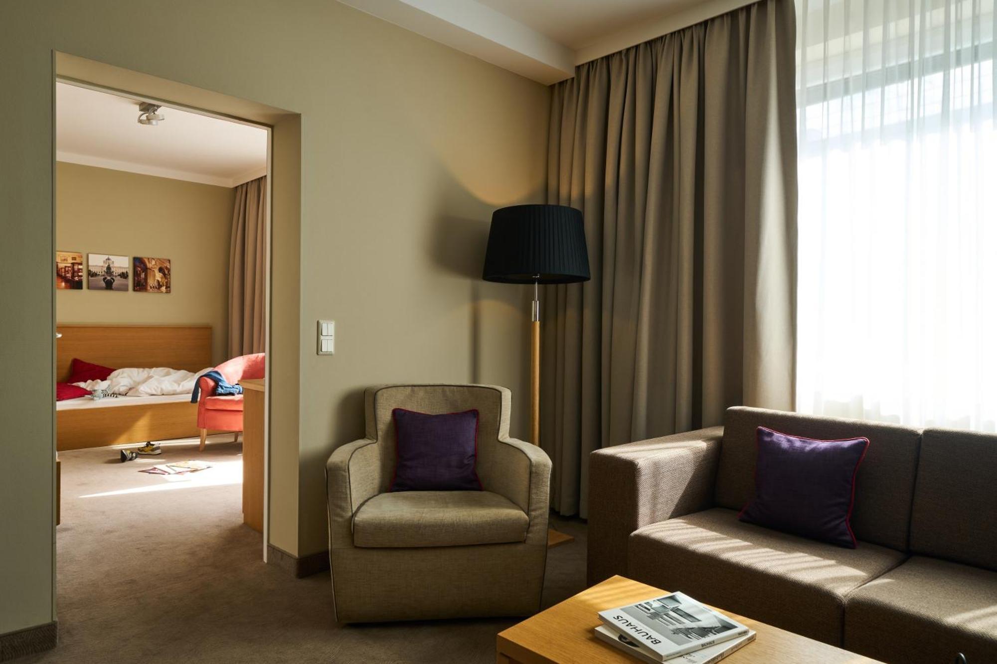 Henriette Stadthotel Ex Capri Hotel 4*
