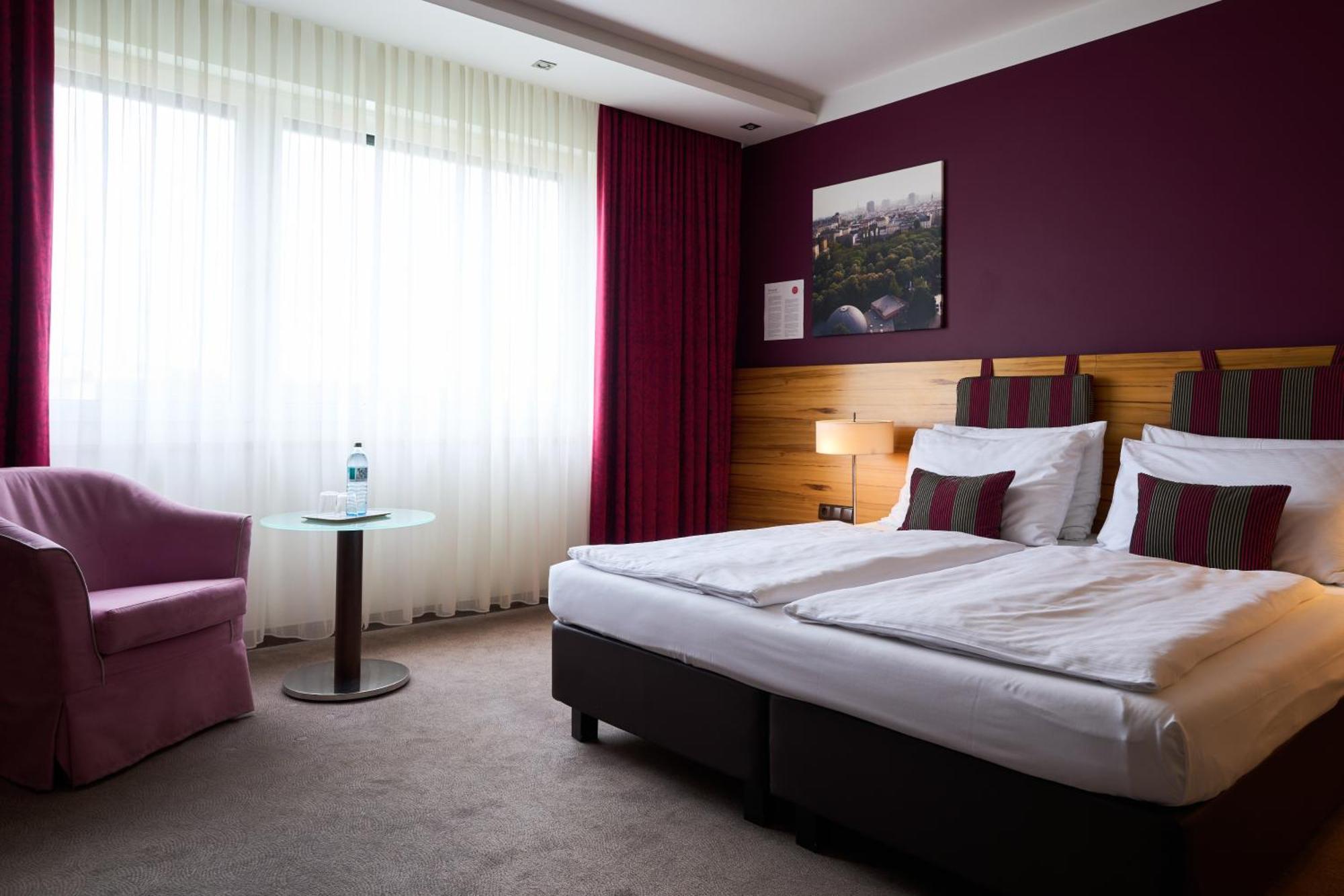 Hotel Henriette Stadthotel Ex Capri 4*